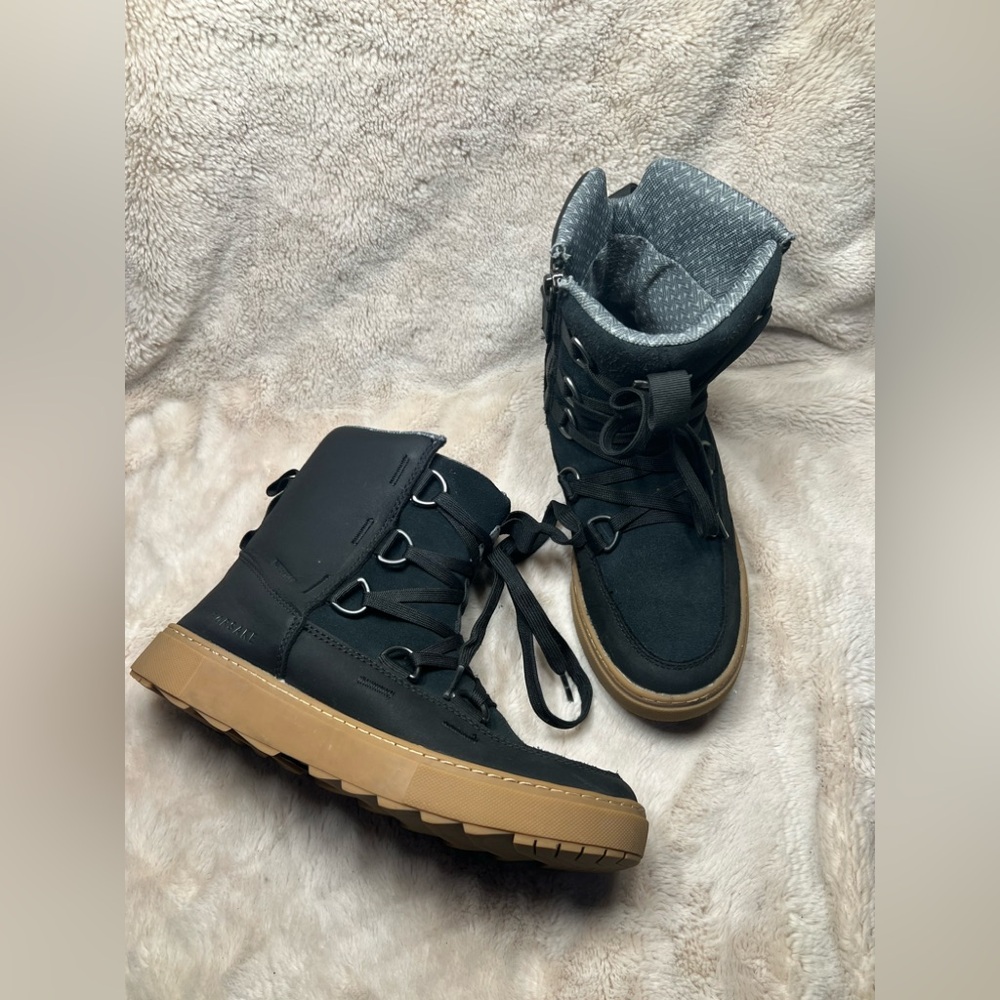 Women's Black and Tan Winter Boots